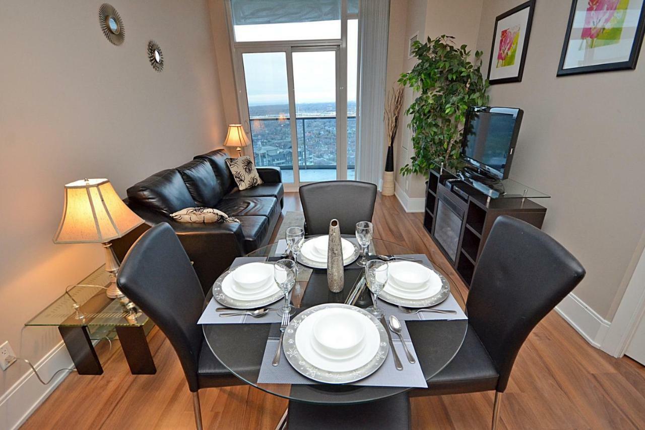 Urban Furnished Suites - ミシサガ エクステリア 写真